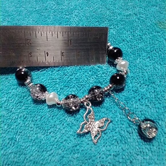 Silvertone crystal butterfly black clear crack glass faux pearl stretch bracelet - Picture 3 of 4